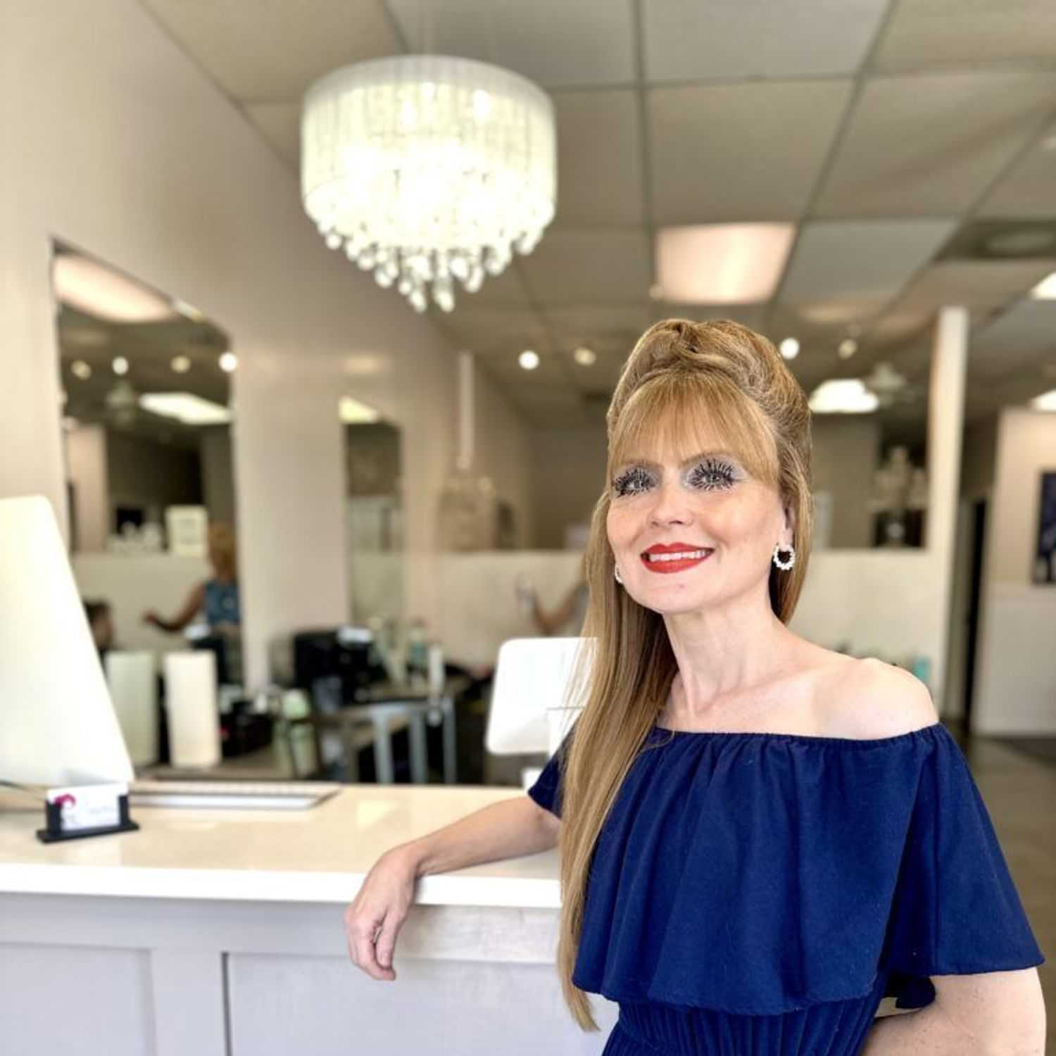 Portrait of Aimee Hose, a professional stylist at Glitter Hair Salon, showcasing their expertise and style.